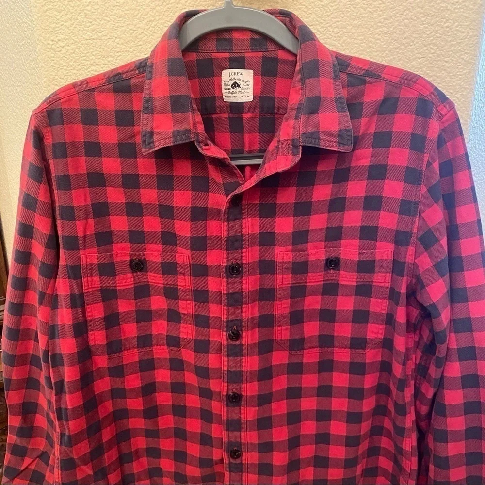 J. CREW Men Red Buffalo Plaid Buttoned Long Sleeve Top Size Medium
